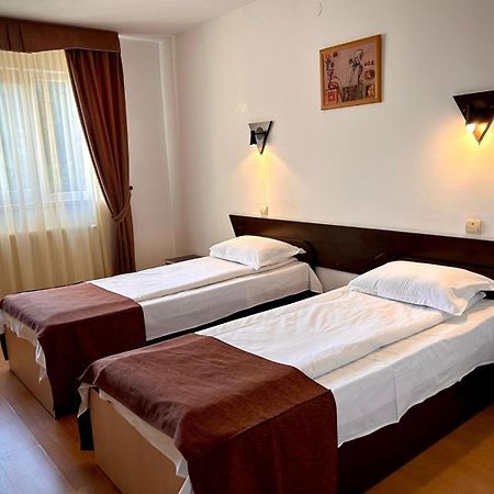 Hotel Levisticum Бакэу Экстерьер фото