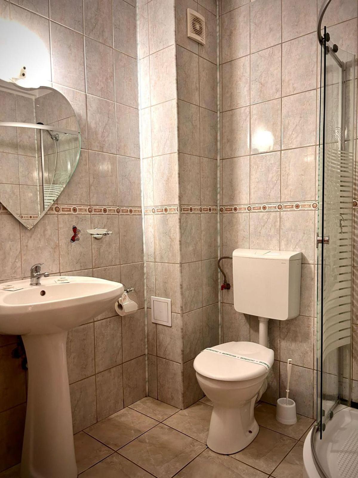 Hotel Levisticum Бакэу Экстерьер фото