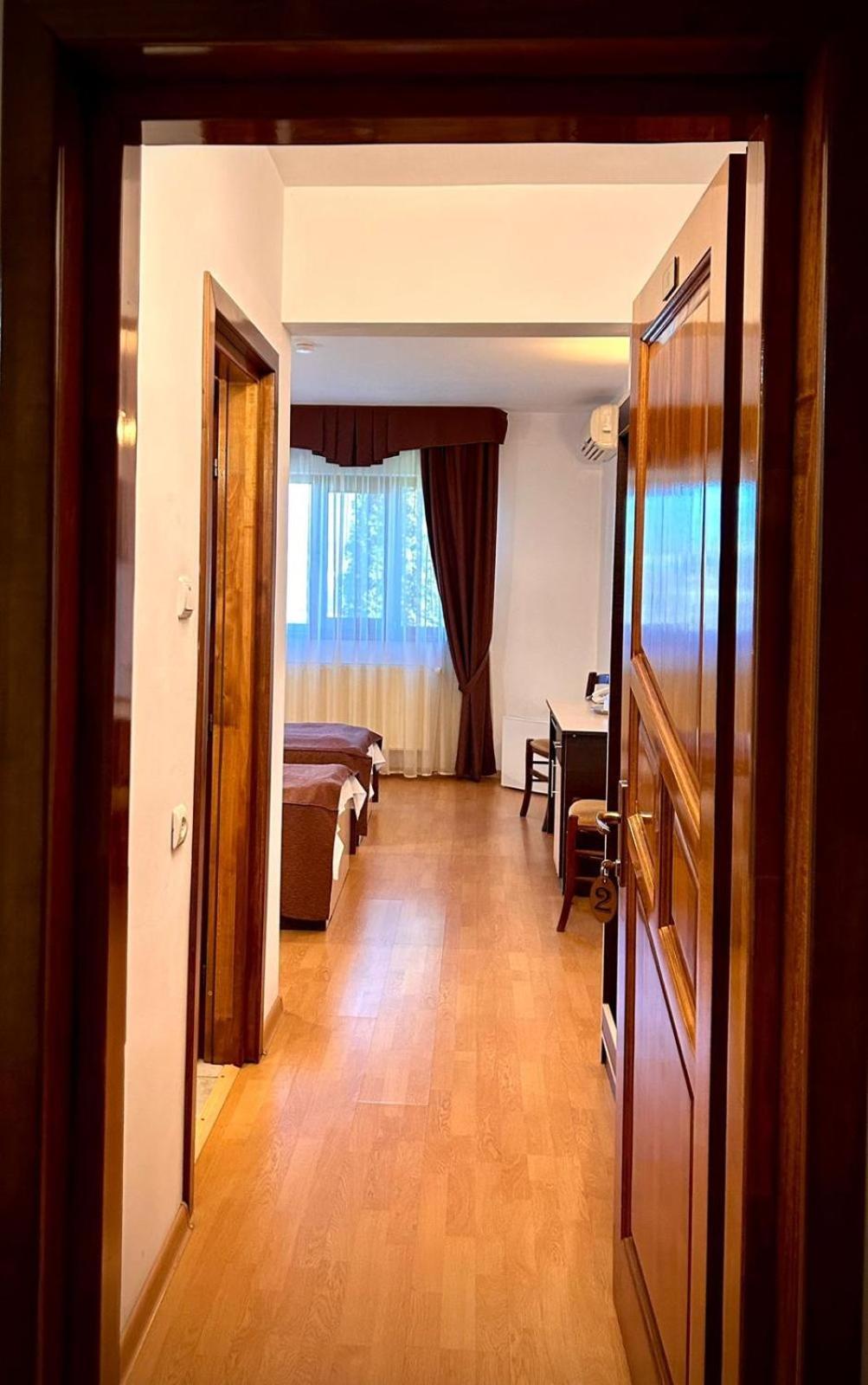 Hotel Levisticum Бакэу Экстерьер фото