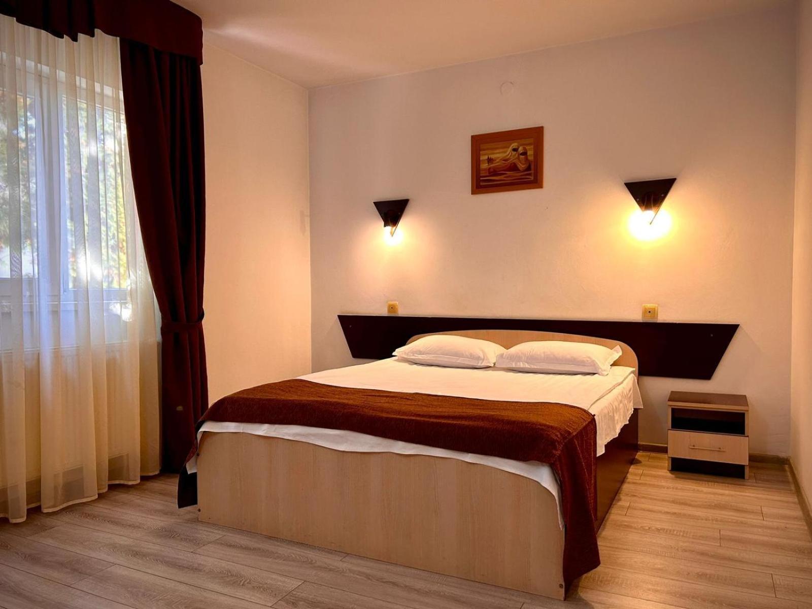 Hotel Levisticum Бакэу Экстерьер фото