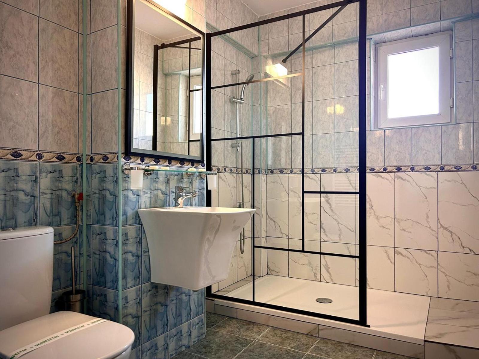 Hotel Levisticum Бакэу Экстерьер фото